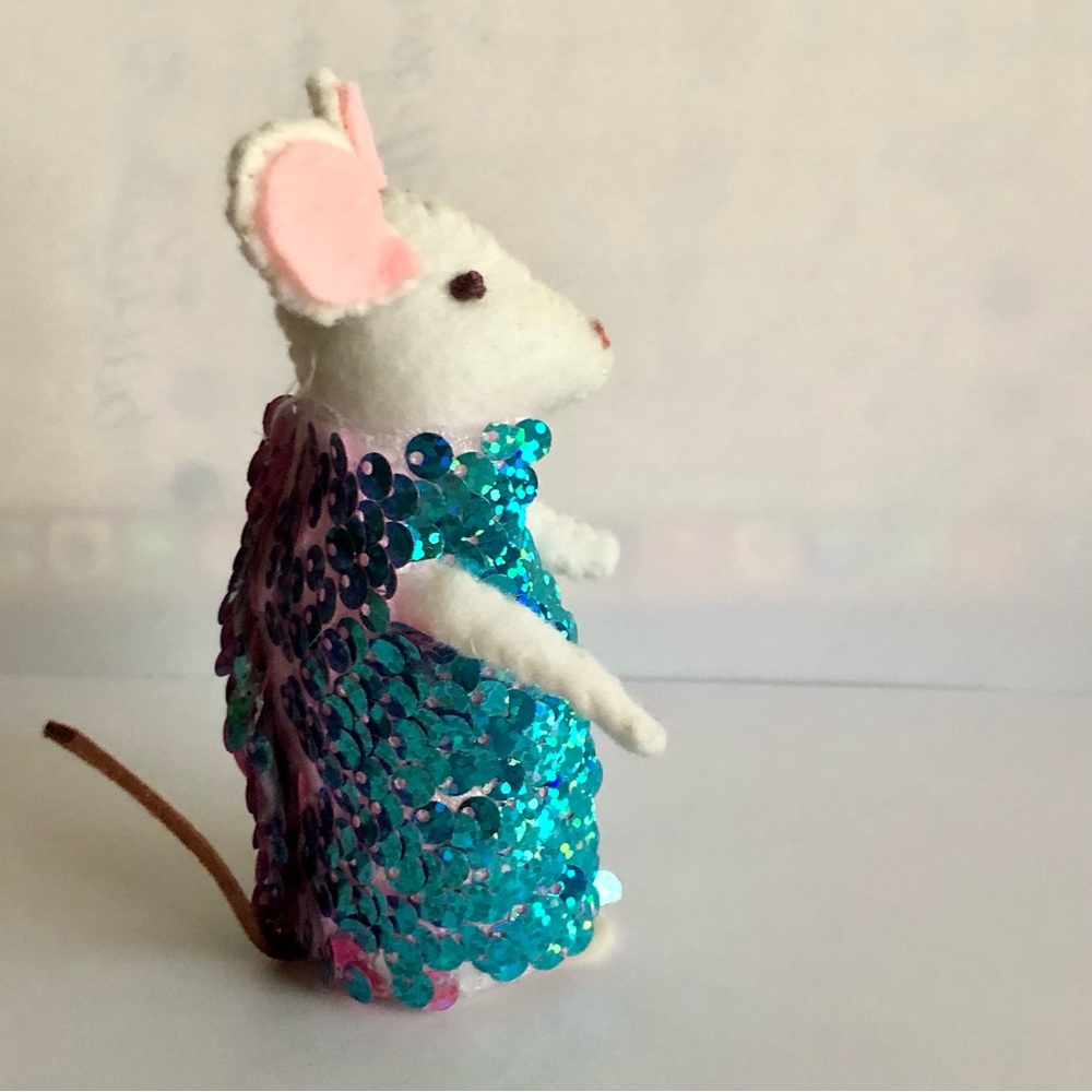 Play Dress Up felt mouse Art Doll hand-sewn sequin dress blue pink sparkle - Picture 8 of 8